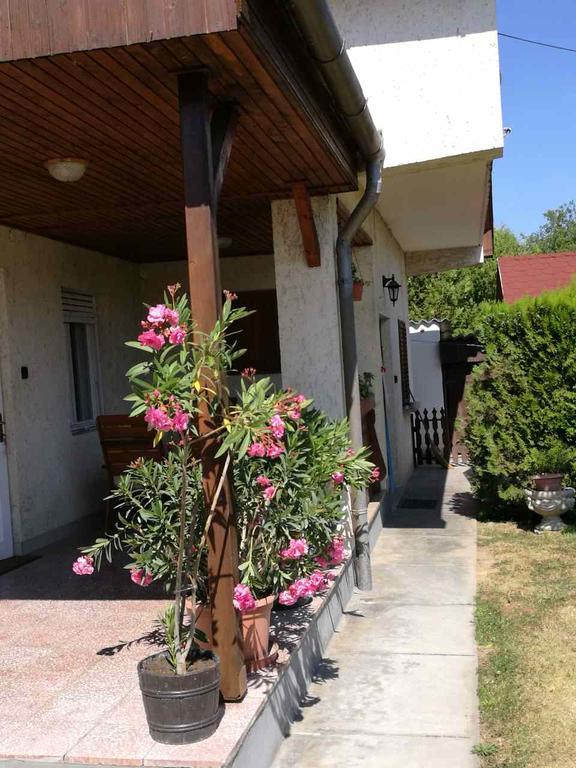 Sara Vendeghaz Apartment Balatonkeresztur Ngoại thất bức ảnh