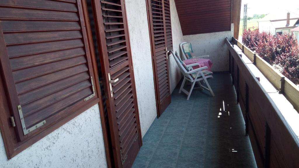 Sara Vendeghaz Apartment Balatonkeresztur Ngoại thất bức ảnh