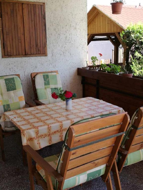 Sara Vendeghaz Apartment Balatonkeresztur Ngoại thất bức ảnh