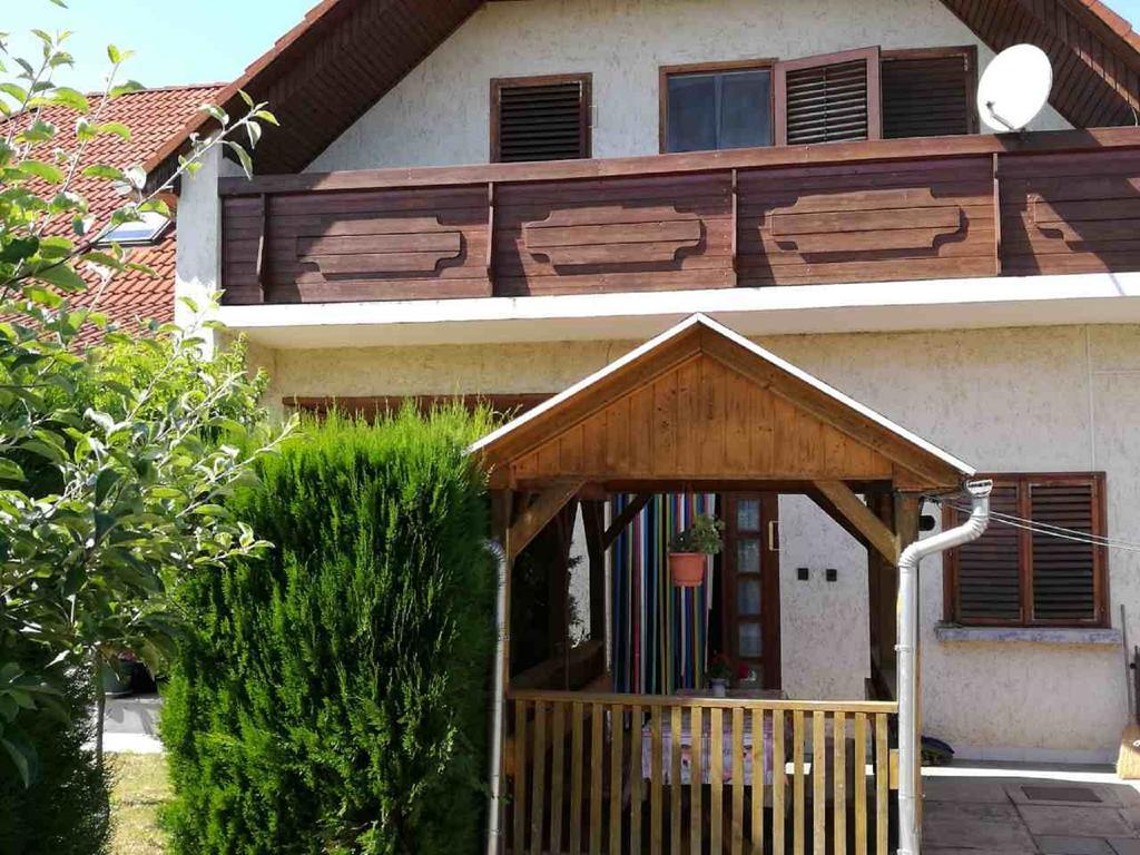Sara Vendeghaz Apartment Balatonkeresztur Ngoại thất bức ảnh