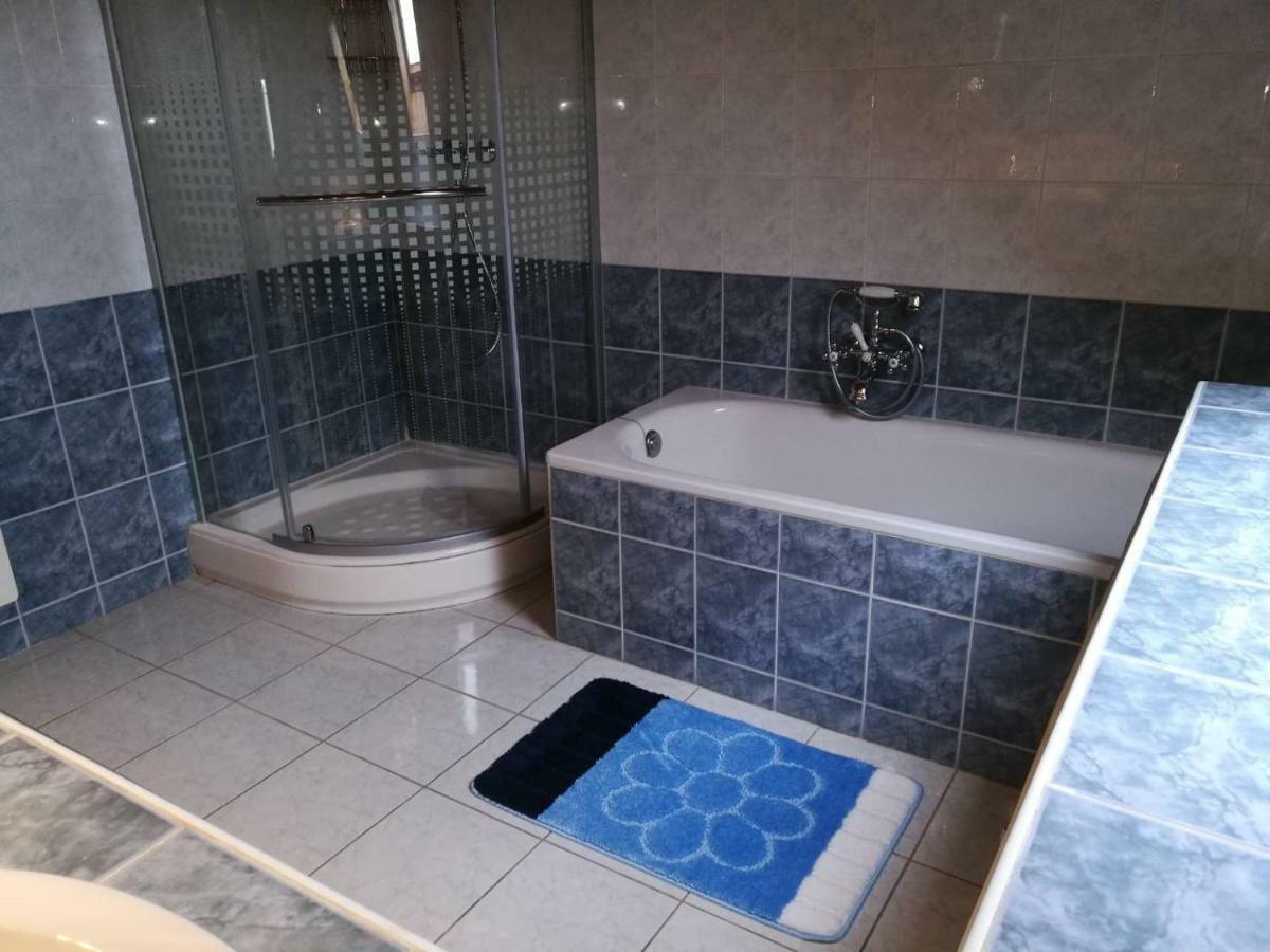 Sara Vendeghaz Apartment Balatonkeresztur Ngoại thất bức ảnh